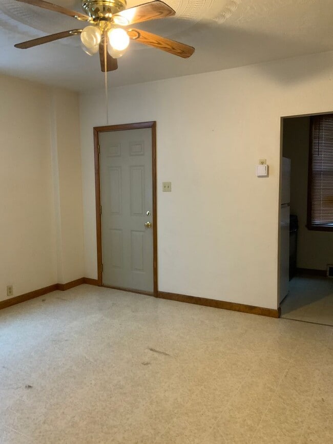 Building Photo - 337 Decker Ave