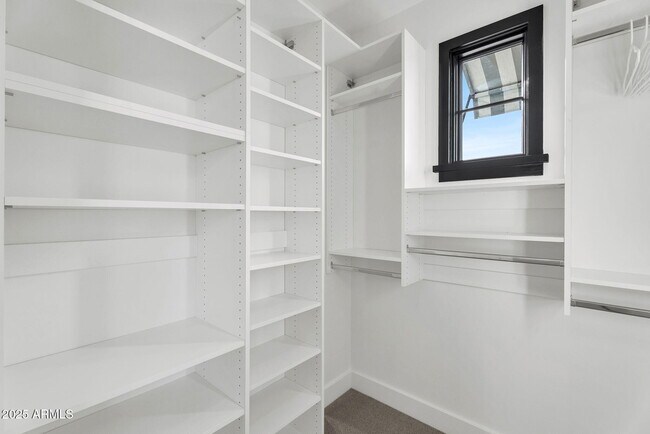 Building Photo - 4901 E Amelia Ave