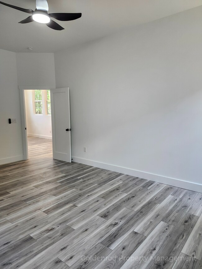 Building Photo - 208 Forest St
