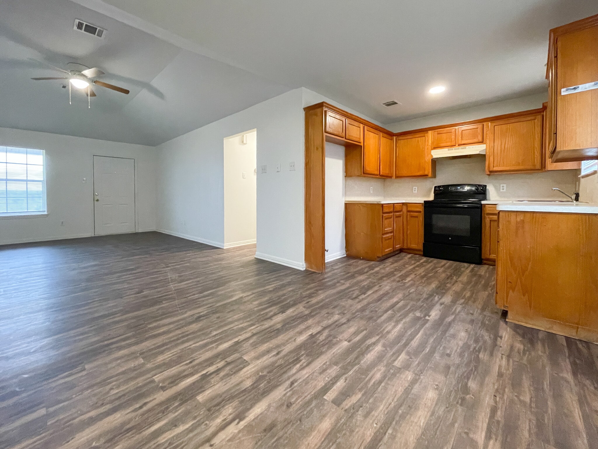 Building Photo - 177 Spring Country