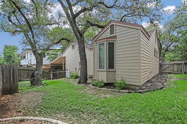 Building Photo - 518 Cliff Dr