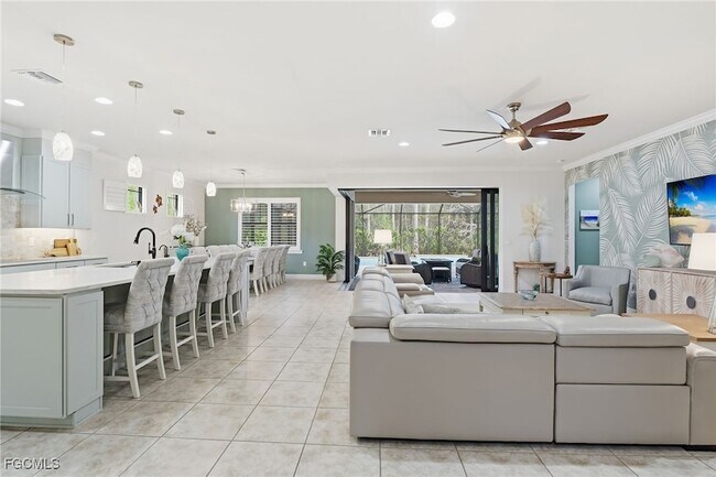 Building Photo - 11012 Castlereagh St