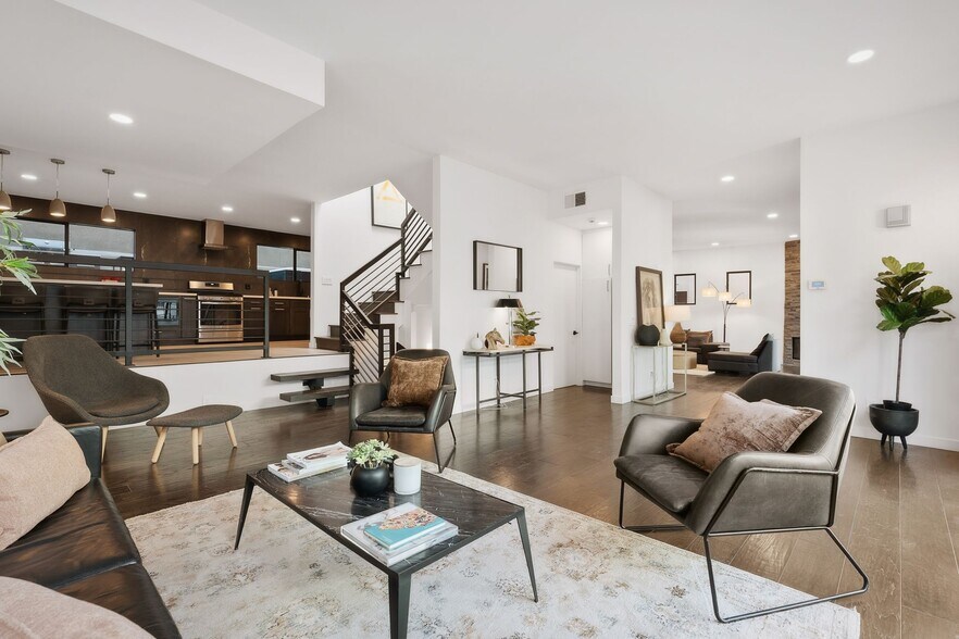Building Photo - 3601 Dixie Canyon Pl