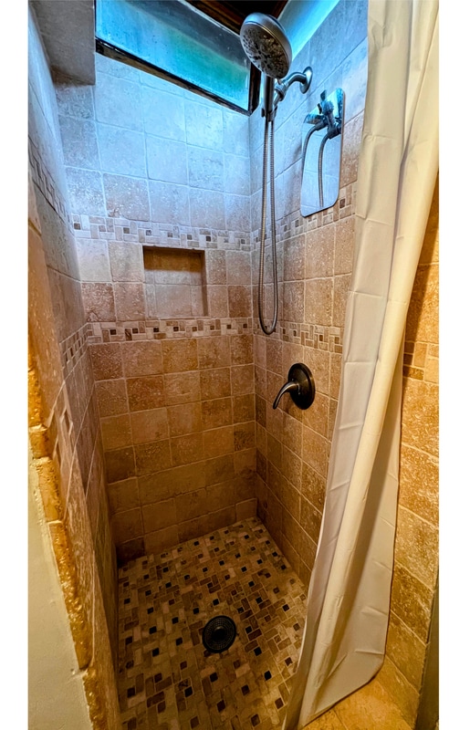 Building Photo - 586 Los Rocas Dr
