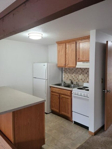Building Photo - 42 Village Ct