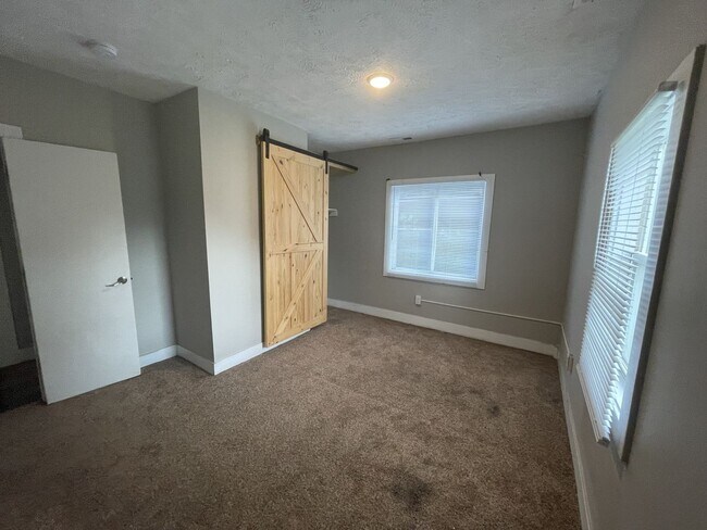 Building Photo - 4026 Spring Cir