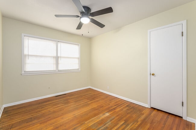 Building Photo - 6225 N Independence Dr