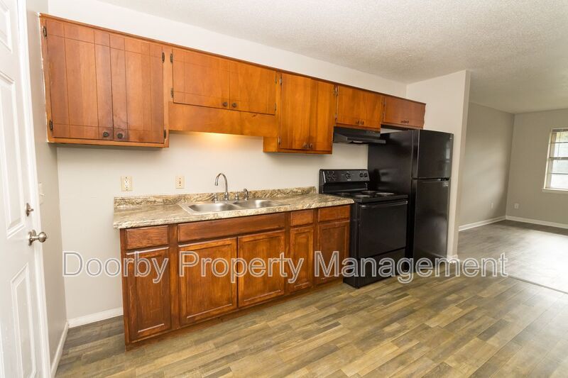 Building Photo - 6413 Basswood Ln