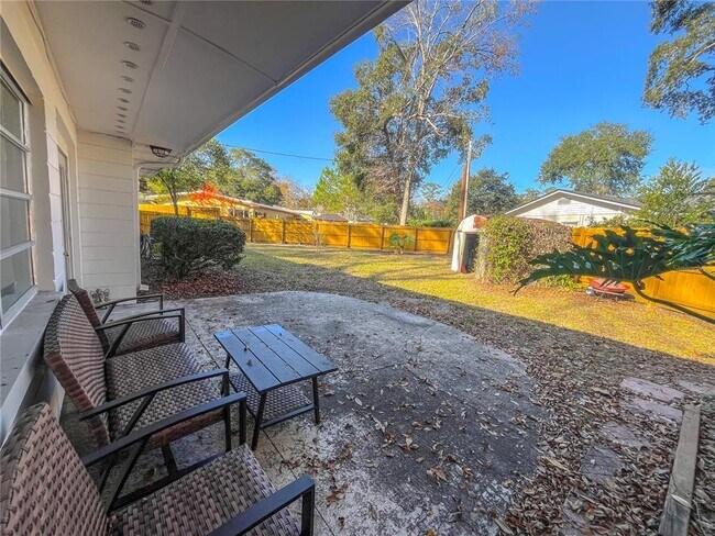 Building Photo - 4018 NW 10th Ave