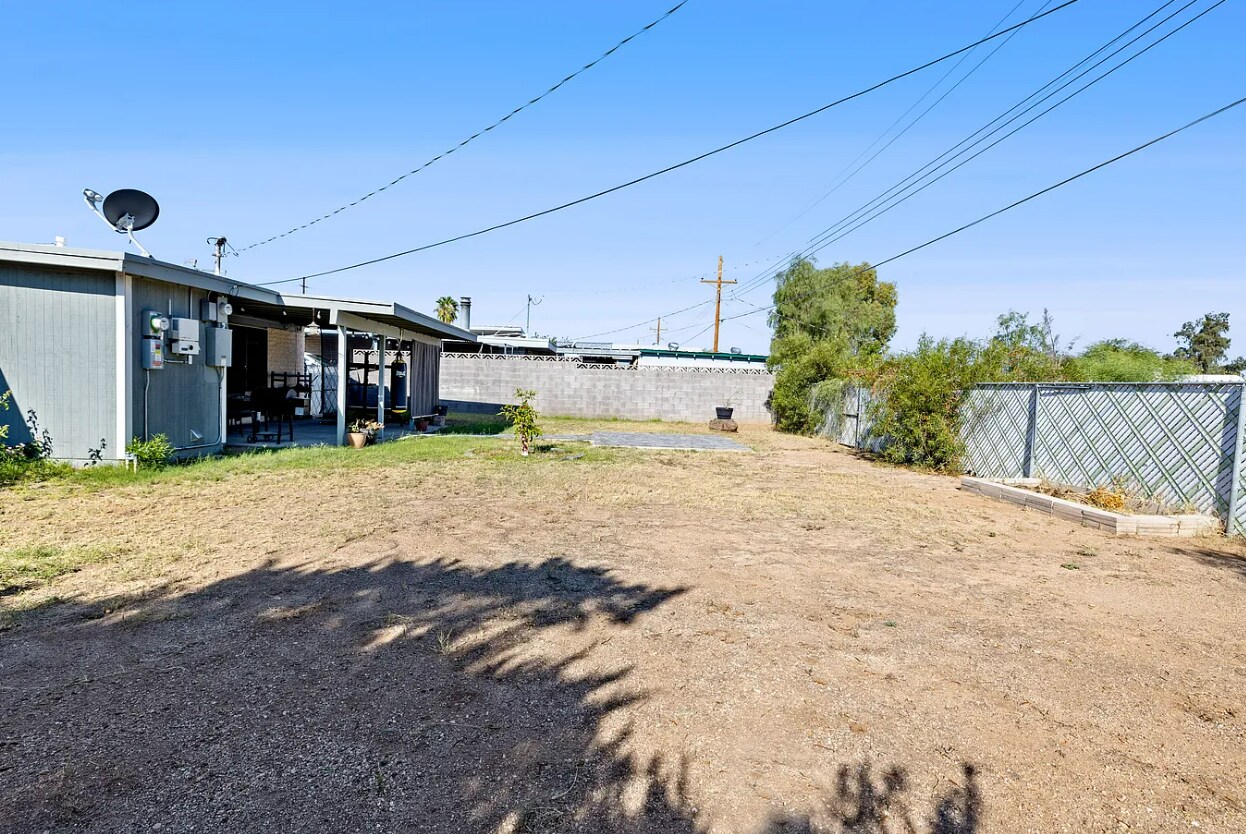 Building Photo - 8001 E Nicaragua Dr