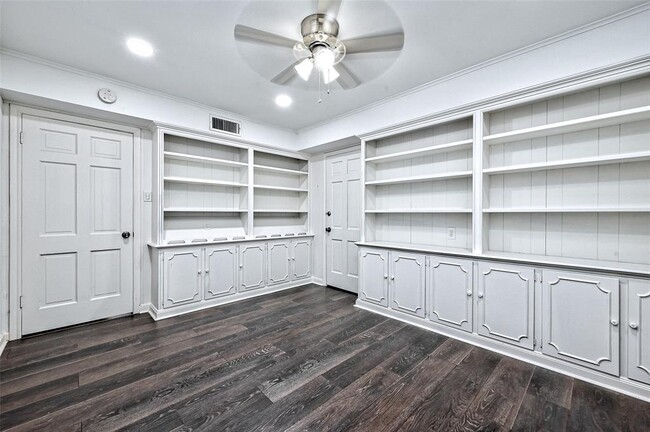 Building Photo - 5319 S Braeswood Blvd