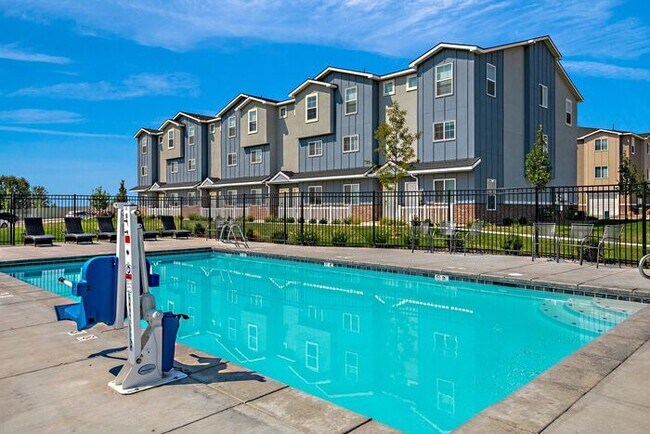 Building Photo - Gorgeous 3-Story 2021 Payton Model Townhom...