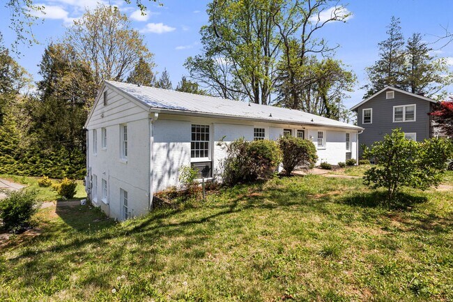 Building Photo - Chiles Avenue