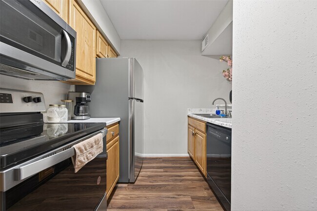 Building Photo - 10555 Turtlewood Ct