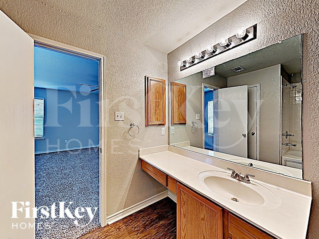 Building Photo - 5423 Montague Ln