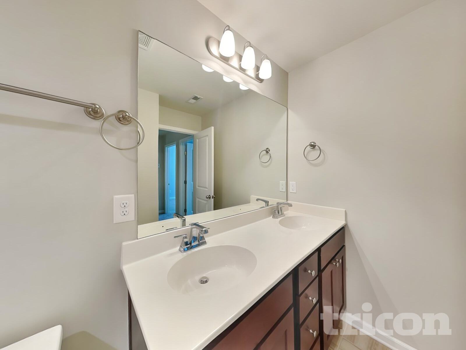 Building Photo - 302 Woodfern Ct