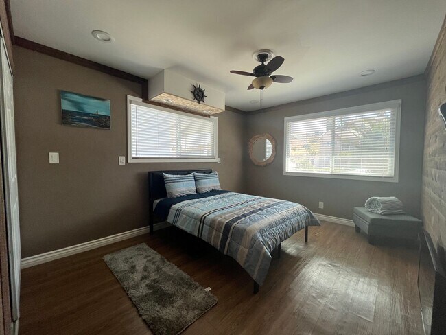 Building Photo - 3bdr 2 bth with a Bonus Room in Spring Val...