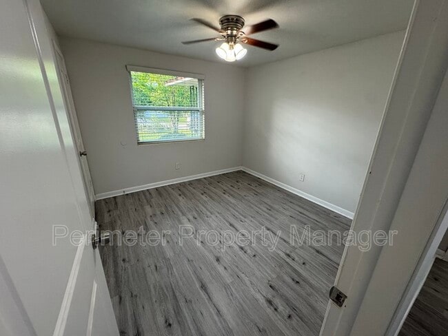 Building Photo - 8215 Cir St S