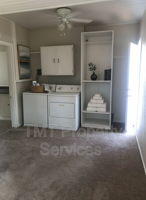 Building Photo - 719 19th St