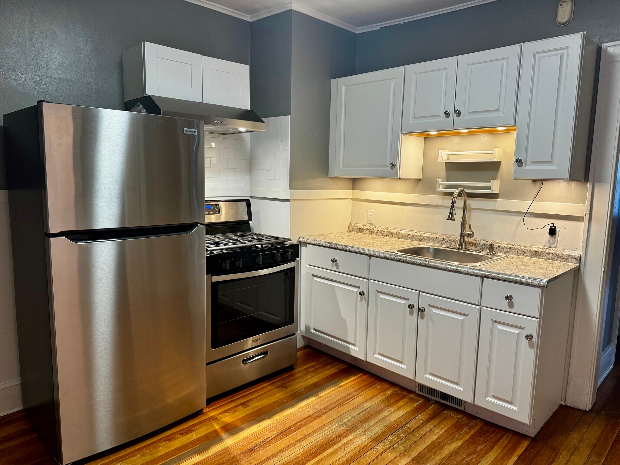 Building Photo - 78 Cherry St