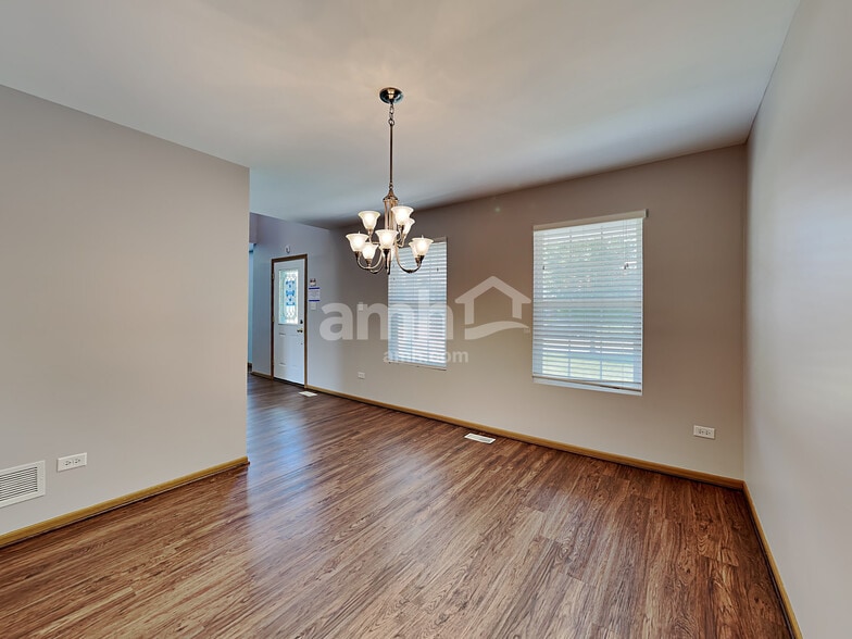 Building Photo - 1836 Sunset Ln