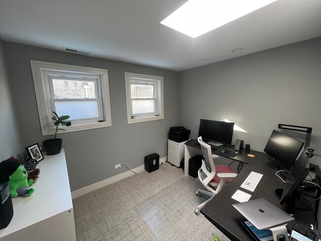 Building Photo - 436 W Belmont Ave