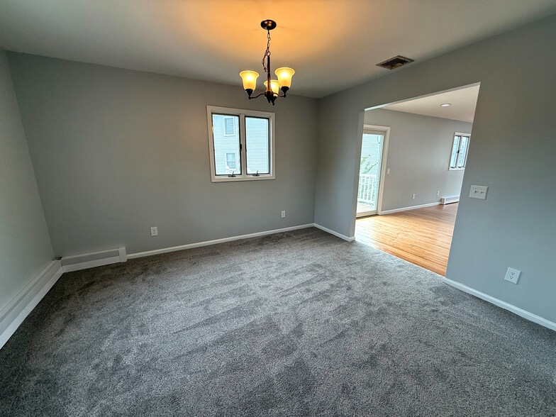 Building Photo - 44 Willow Wood Ct