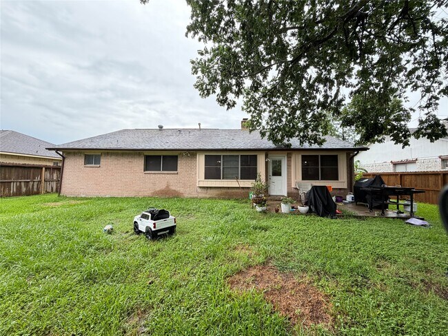 Building Photo - 11423 Graywood Dr