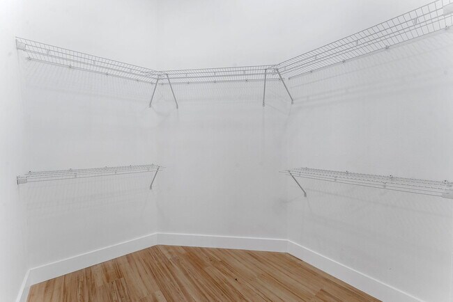 Building Photo - 897 Dickens Pl
