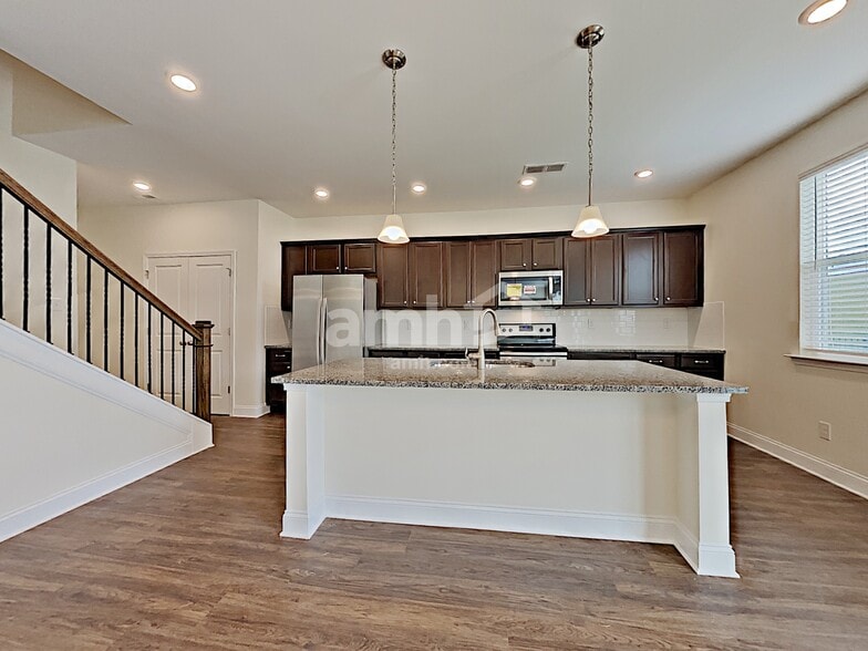 Building Photo - 175 Havenbrook Dr