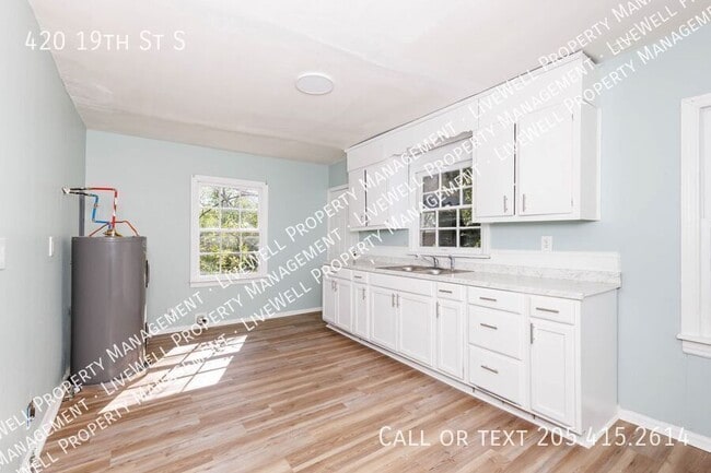 Building Photo - 420 19th St S