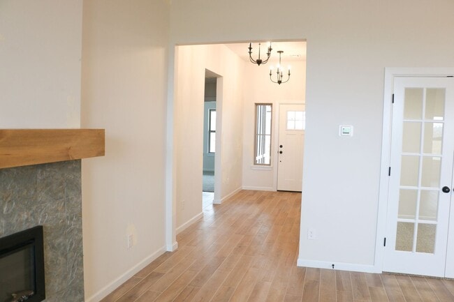 Building Photo - Brand New Home in Shawnee!