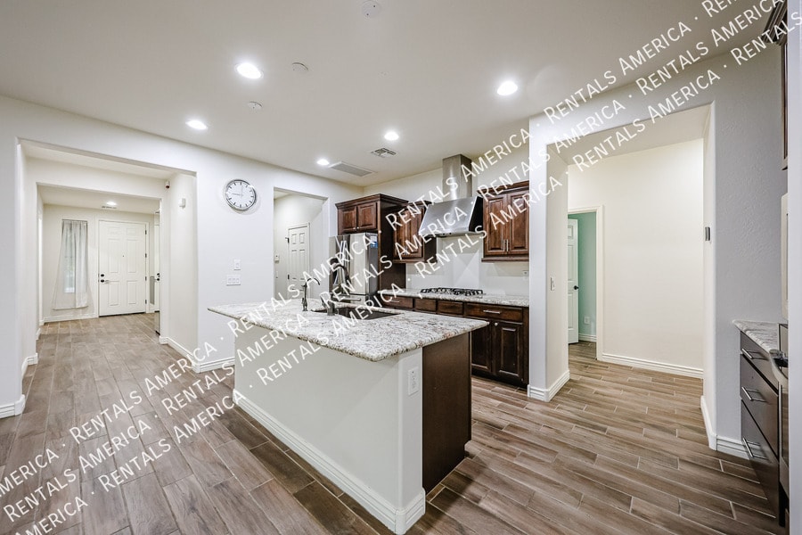 Building Photo - 2616 W Perola Dr