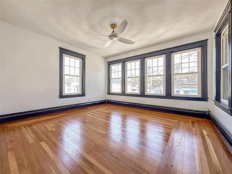 Building Photo - 48 Waltham St