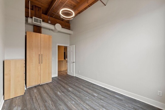 Building Photo - 400 N 1st St