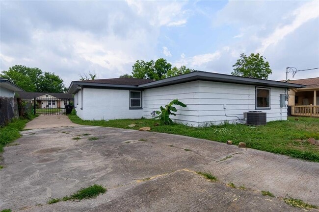 Building Photo - 126 Red Ripple Rd