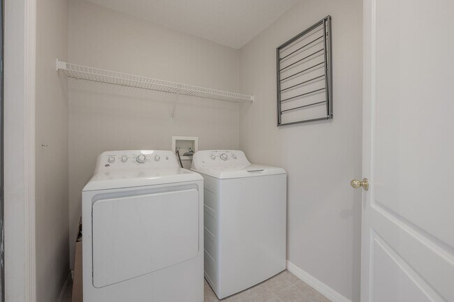 Building Photo - Brandon - 3 Bedroom 2 Bath Home in Gated C...