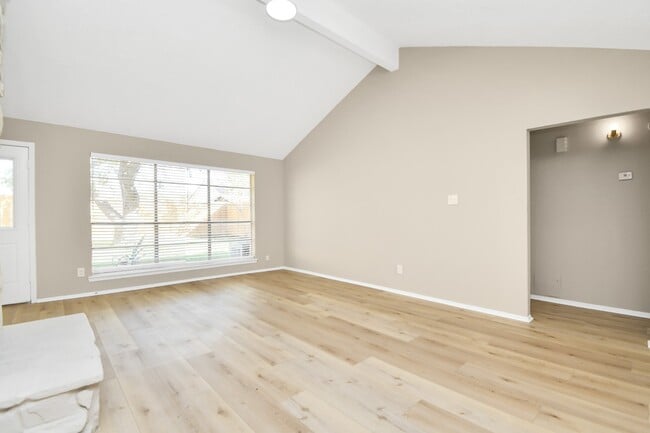 Building Photo - 10023 King Ranch Ln