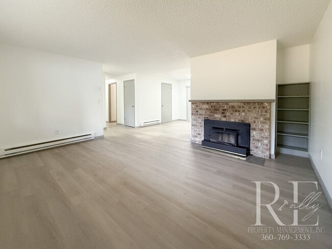 Building Photo - Bright 3BR Home on Amelia Ct | LVP Floors,...