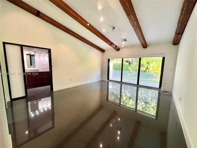 Building Photo - 9331 NW 48th Doral Terrace