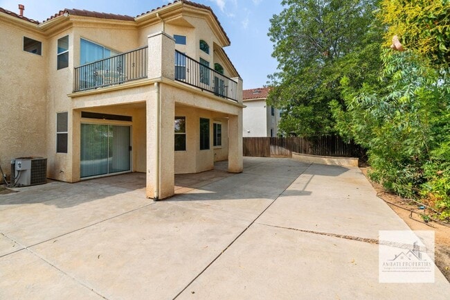 Building Photo - 2074 E Eclipse Ave
