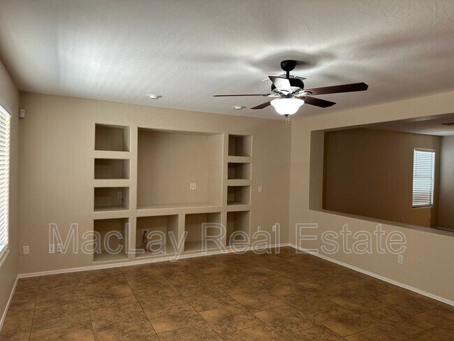 Building Photo - 2011 W Sunshine Butte Dr