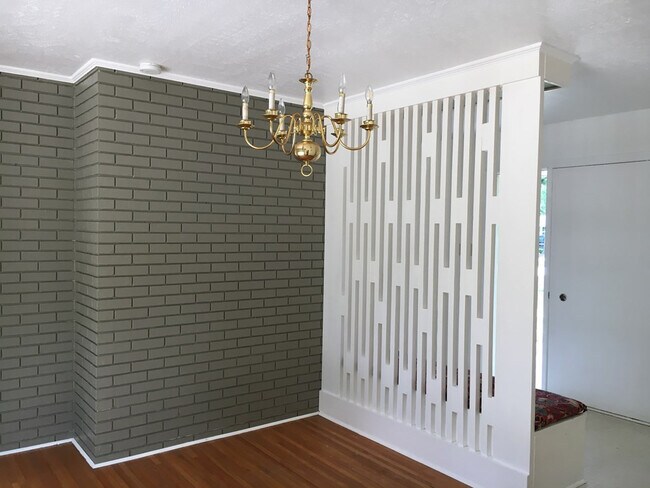 Building Photo - 925 Magnolia St SE