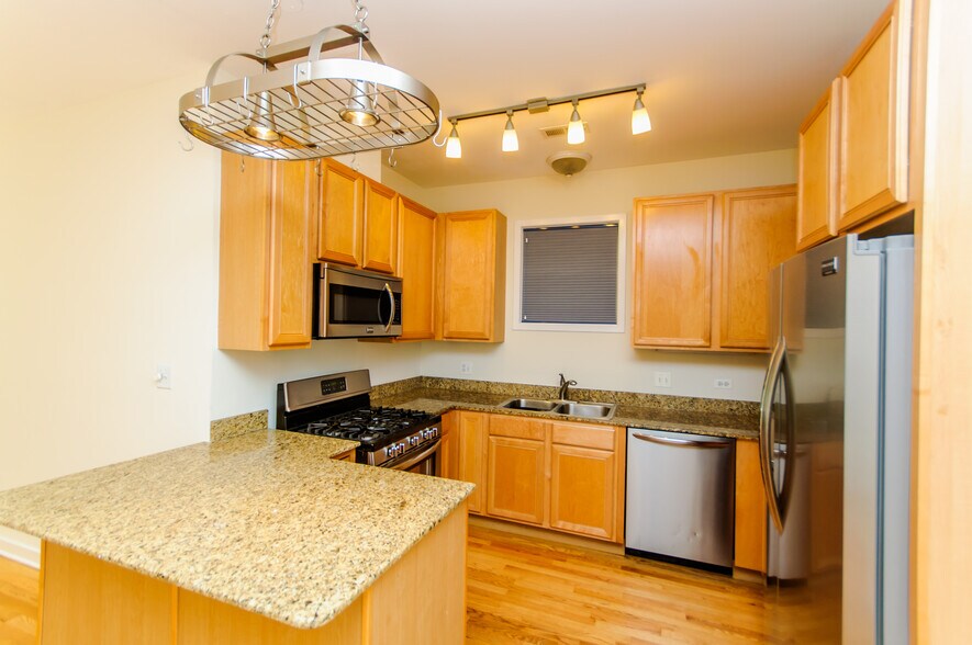 Building Photo - 1344 W Grenshaw St