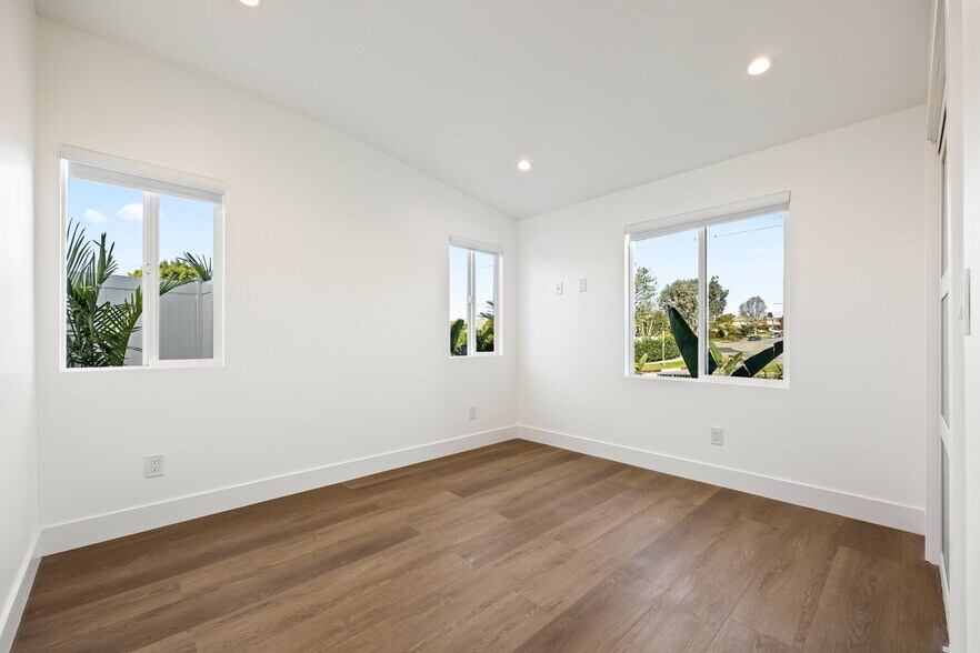 Building Photo - 212 W 64th St