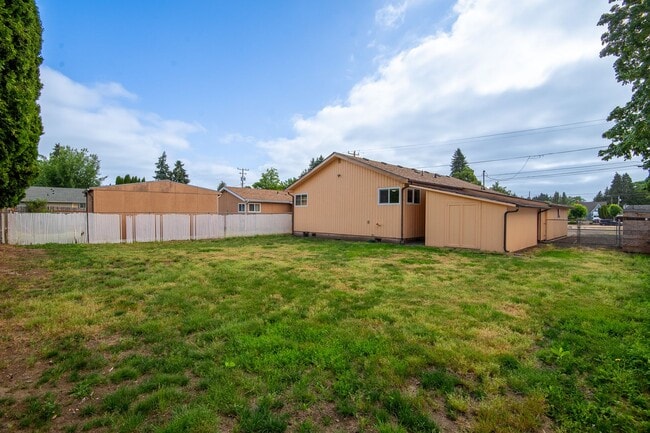 Building Photo - Charming, Newly-Renovated 3 Bed, 1.5 Bath ...