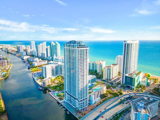 Building Photo - 4010 S Ocean Dr