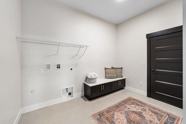 Building Photo - BRAND NEW LUXURY HOME!