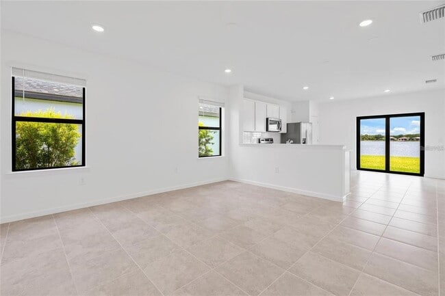 Building Photo - 6560 Silverstar Dr