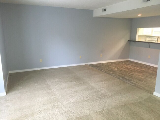 Building Photo - Updated, spacious 4br 2ba condo within wal...